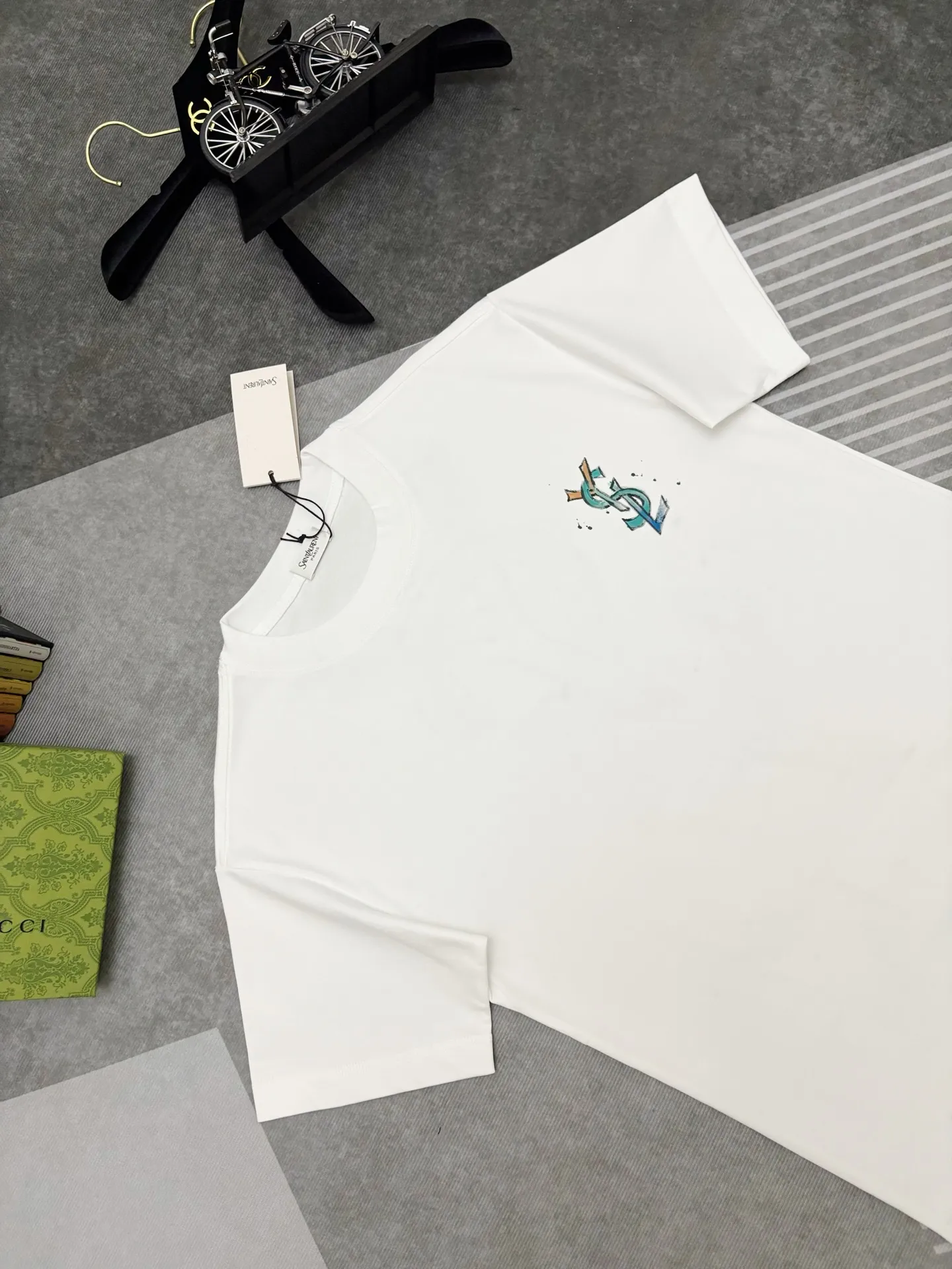 P135💰 YSL T 【YSL ， 】 New Arrival ， Premium Versatile ， Same Style YSL ， YSLClassic ， 、 、 ， ， 。 300 ， ， 。 ， 。 ， ， ！！ Sizes：S、M、L、XL、XXL